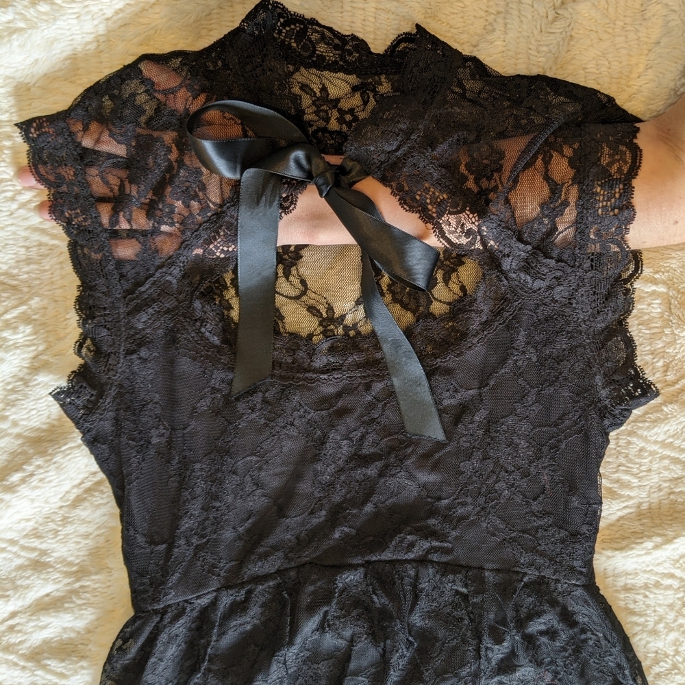 Hot Black Lace Dress with Ribbon Bow at Neck - Picture 5 of 6
